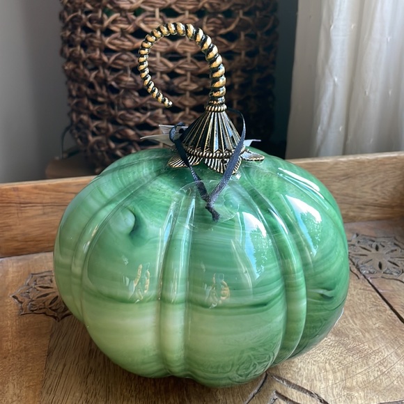 🍁HP🍁Gorgeous green Handblown Glass Pumpkin Decor ✨ NWT ✨ - Picture 6 of 13